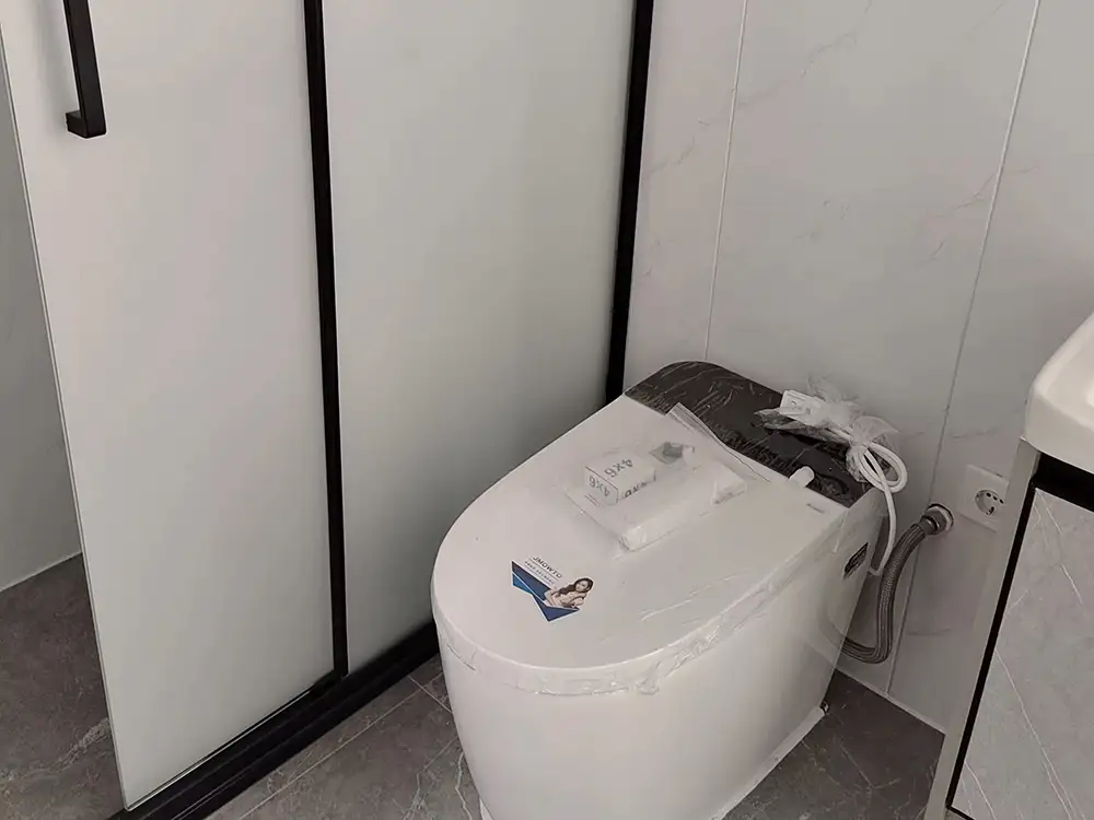 Apple Cabin Interior Layout With Panoramic Window Design